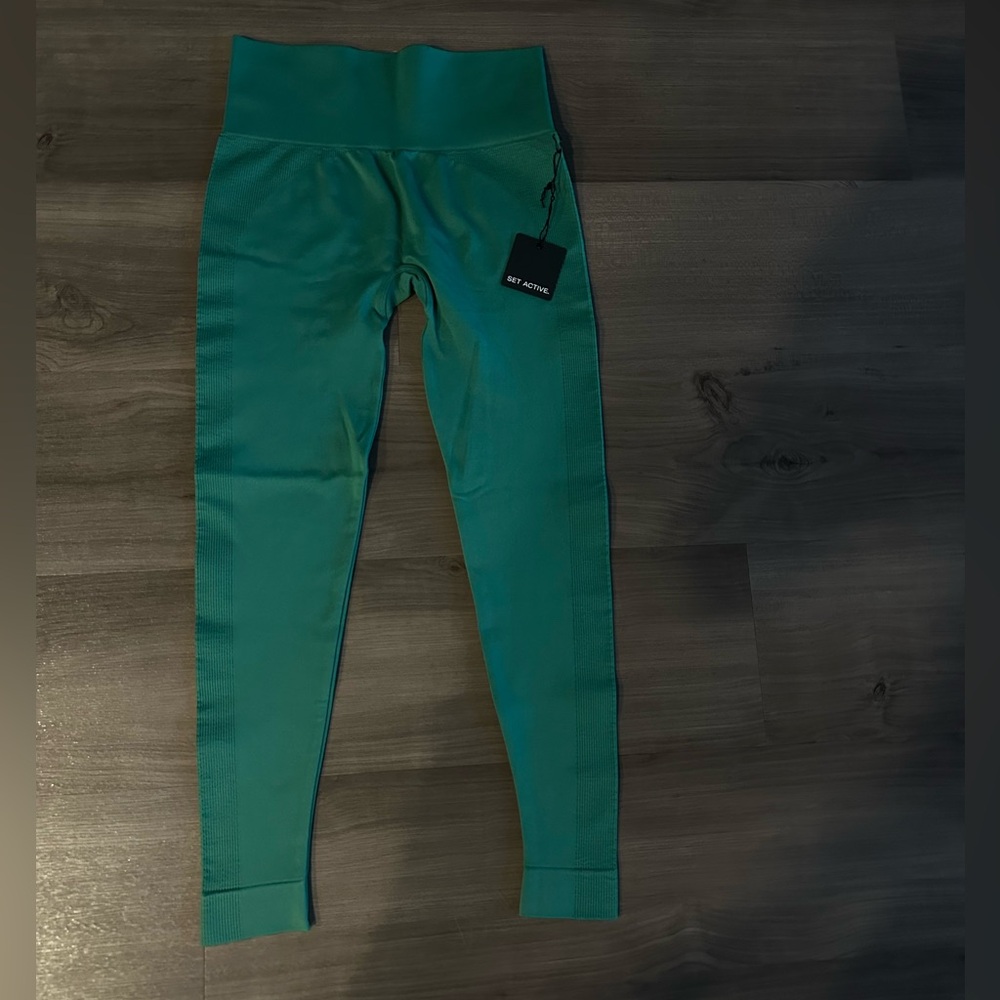 New with tags green Set Active sculptflex leggings
